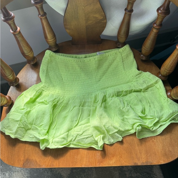 Bershka shirred detail mini skirt in lime green size small - Picture 5 of 6